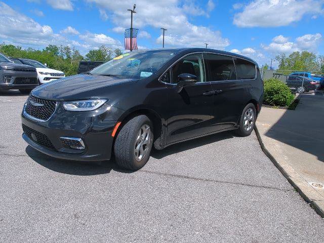Certified 2024 Chrysler Pacifica Limited FWD image 5