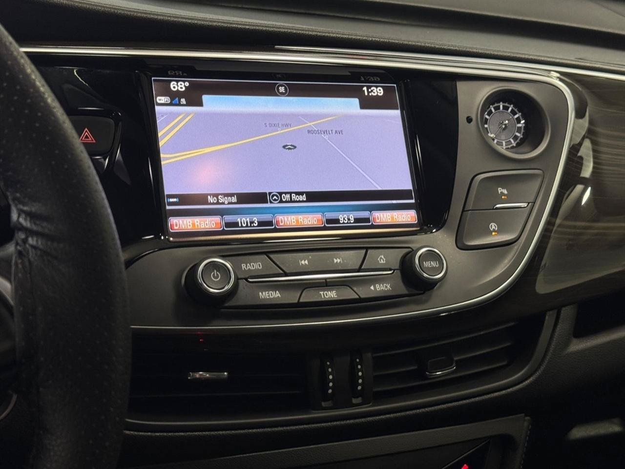 Used 2020 Buick Envision Essence AWD/4WD image 18