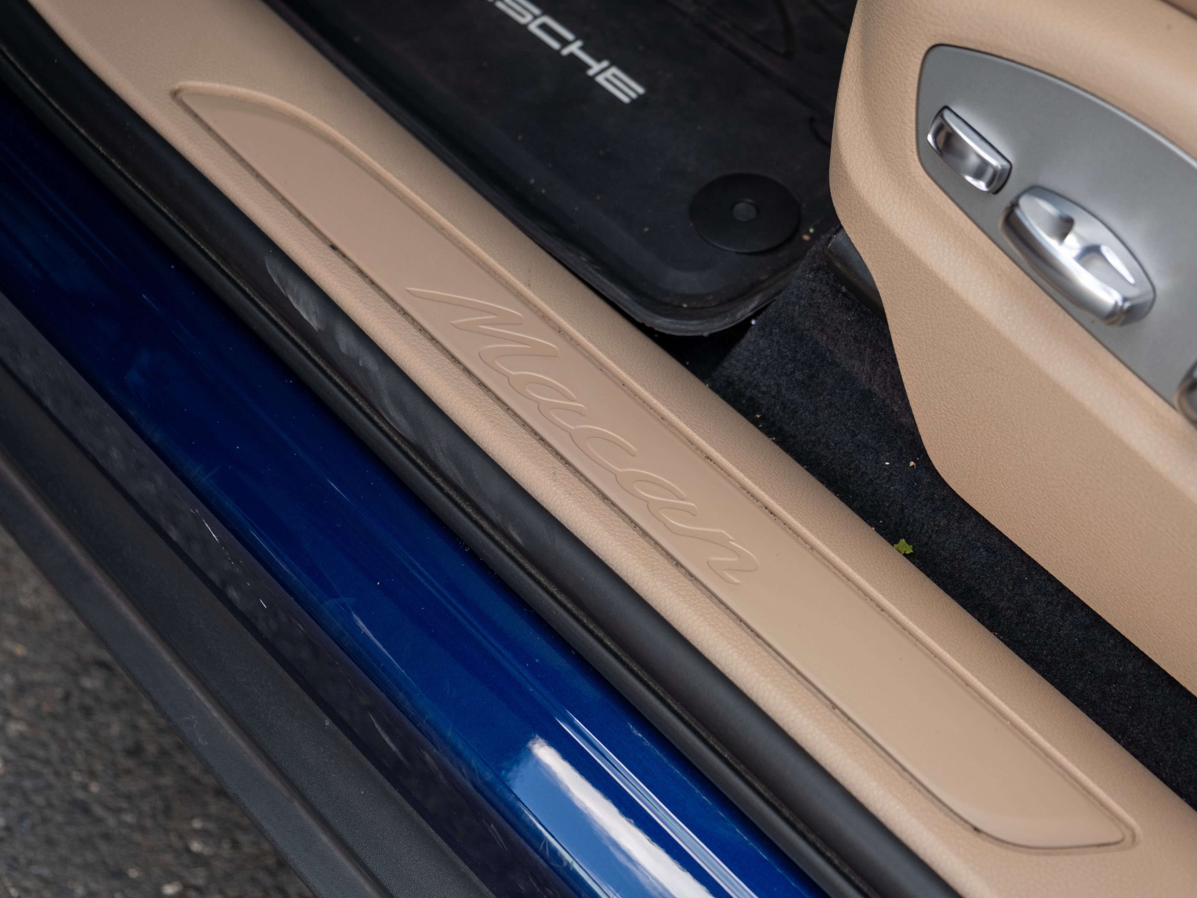 Certified 2024 Porsche Macan AWD/4WD image 36