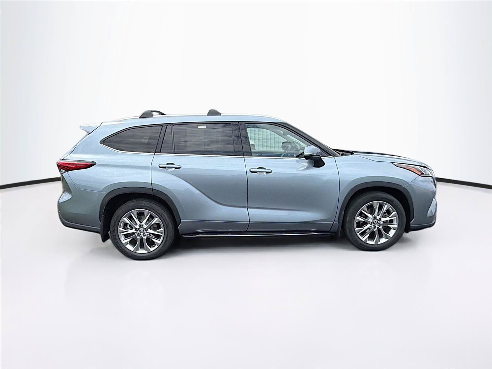 Used 2023 Toyota Highlander Limited AWD/4WD image 12