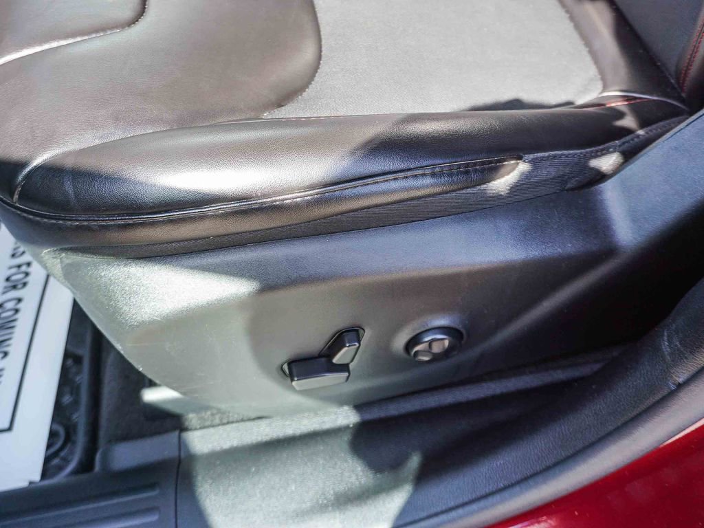 Used 2021 Jeep Cherokee Trailhawk image 19