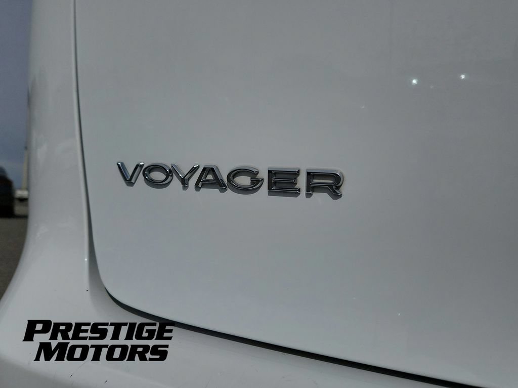 Used 2022 Chrysler Voyager LX FWD image 33