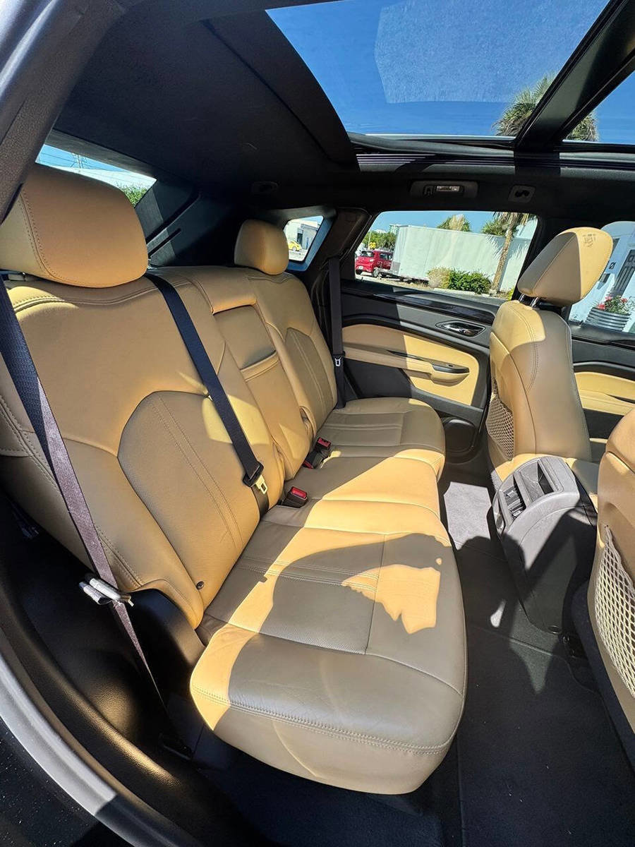 Used 2015 Cadillac SRX Luxury w/ Driver Awareness Package FWD image 11