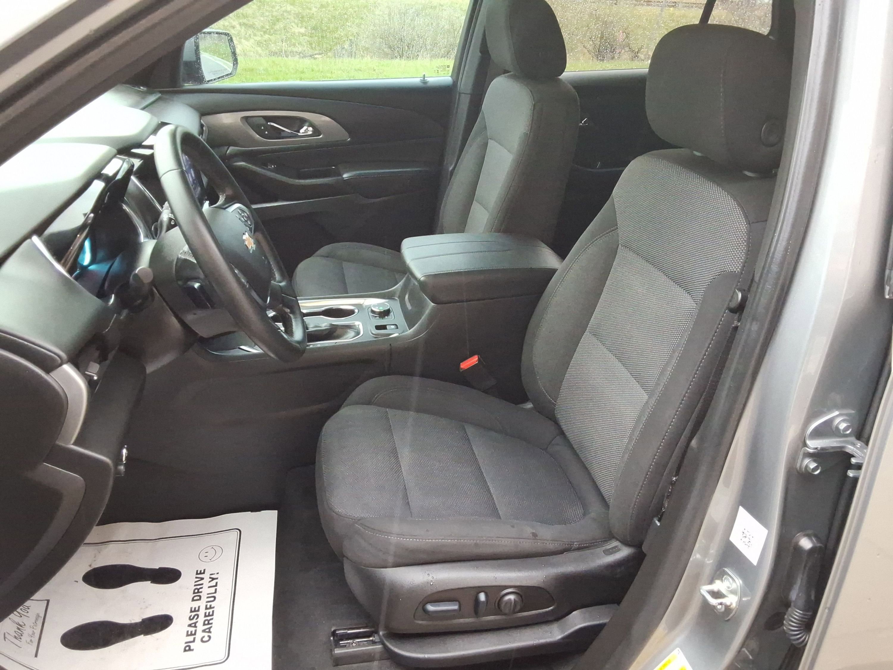 Used 2023 Chevrolet Traverse LT image 25