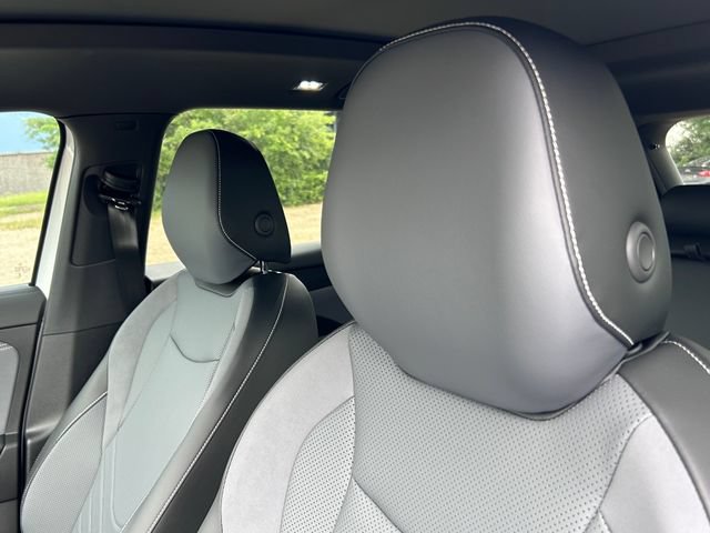 New 2026 Volkswagen Tiguan SE R-Line FWD image 10