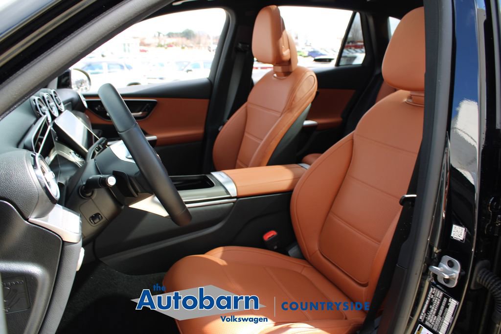 Used 2025 Mercedes-Benz GLC 300 4MATIC image 7