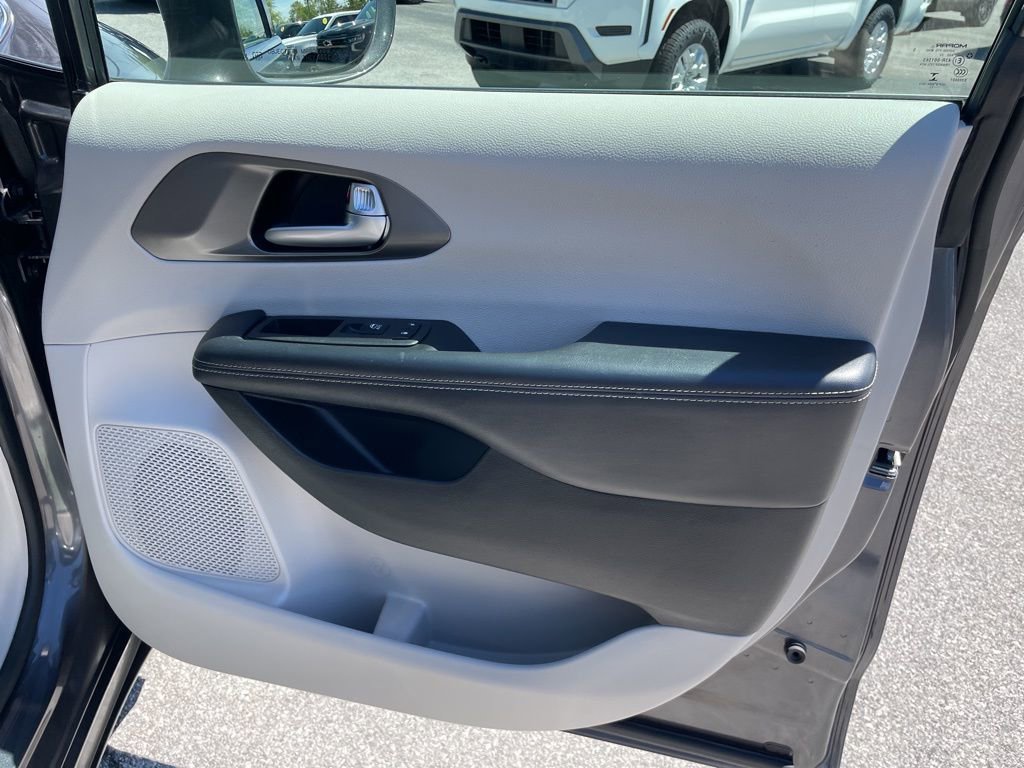 Used 2022 Chrysler Pacifica Touring-L FWD image 29