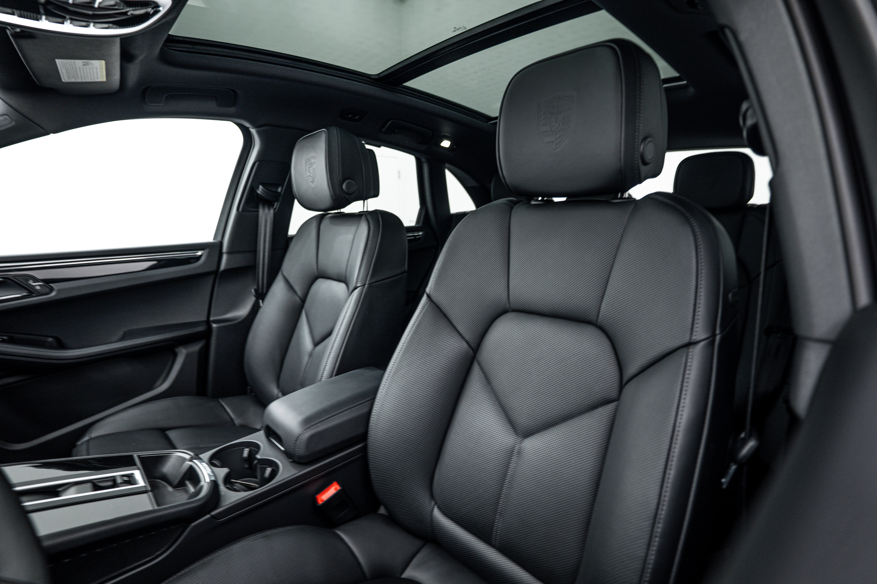 Certified 2026 Porsche Macan AWD/4WD image 21