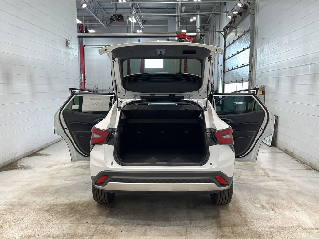 New 2025 Chevrolet Trax LT w/ Driver Confidence Package image 33