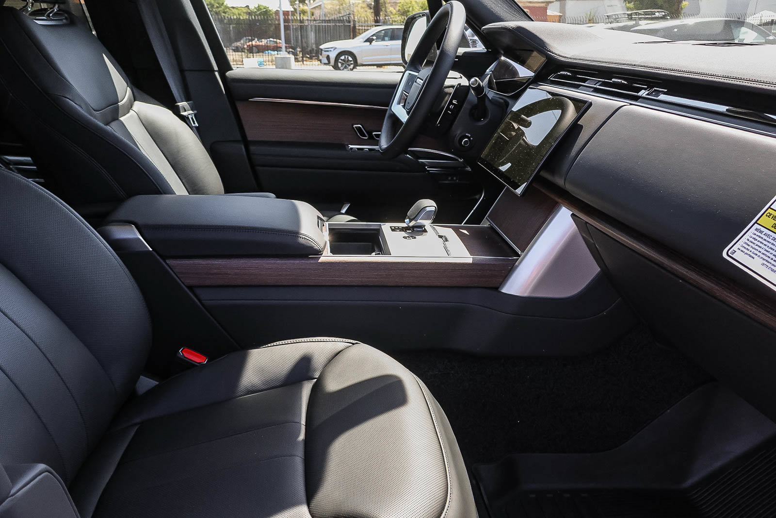New 2026 Land Rover Range Rover Long Wheelbase SE AWD/4WD image 15