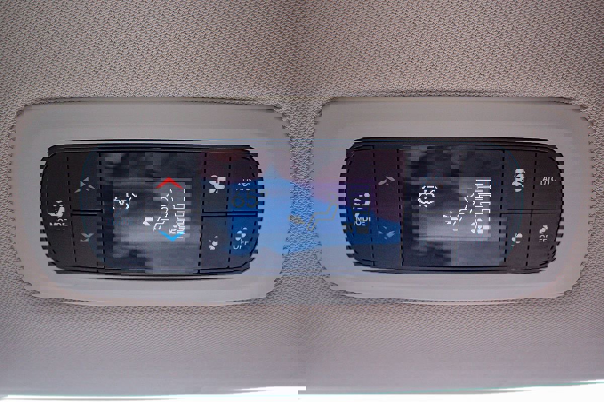 Used 2019 Chrysler Pacifica Touring-L image 34