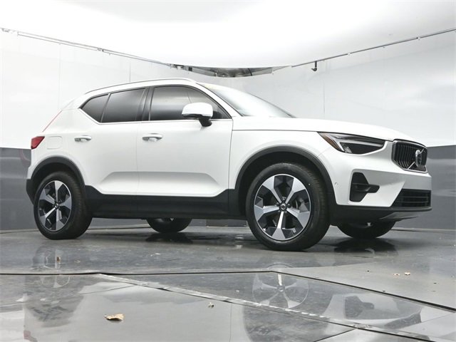 Used 2023 Volvo XC40 B5 Plus w/ Driver Assist Package image 40