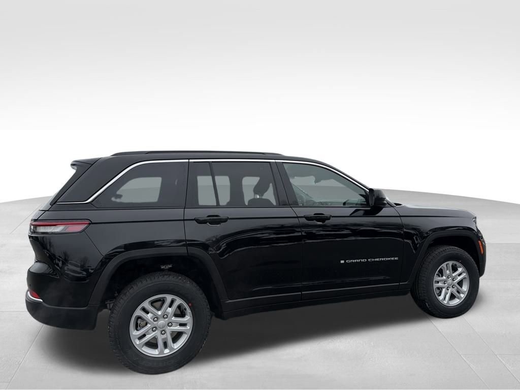 New 2025 Jeep Grand Cherokee Laredo image 8