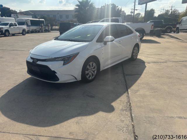 Used 2021 Toyota Corolla LE image 3