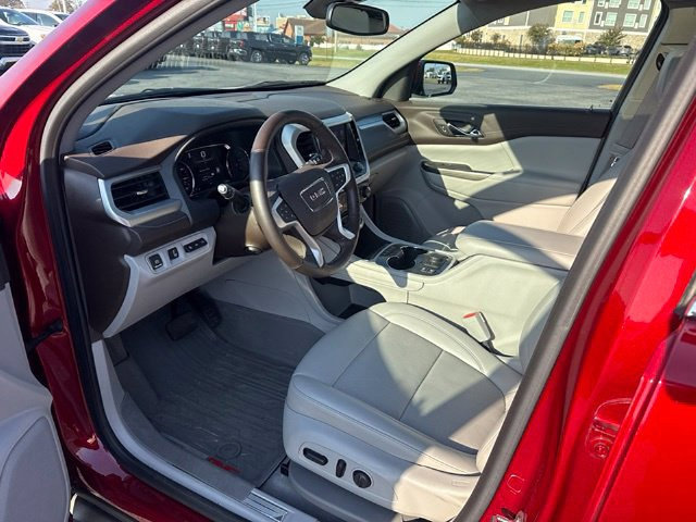 Used 2023 GMC Acadia SLT w/ Technology Package FWD image 17