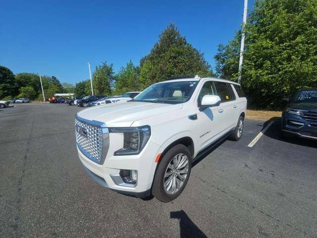 Used 2021 GMC Yukon XL Denali w/ Denali Premium Package image 2