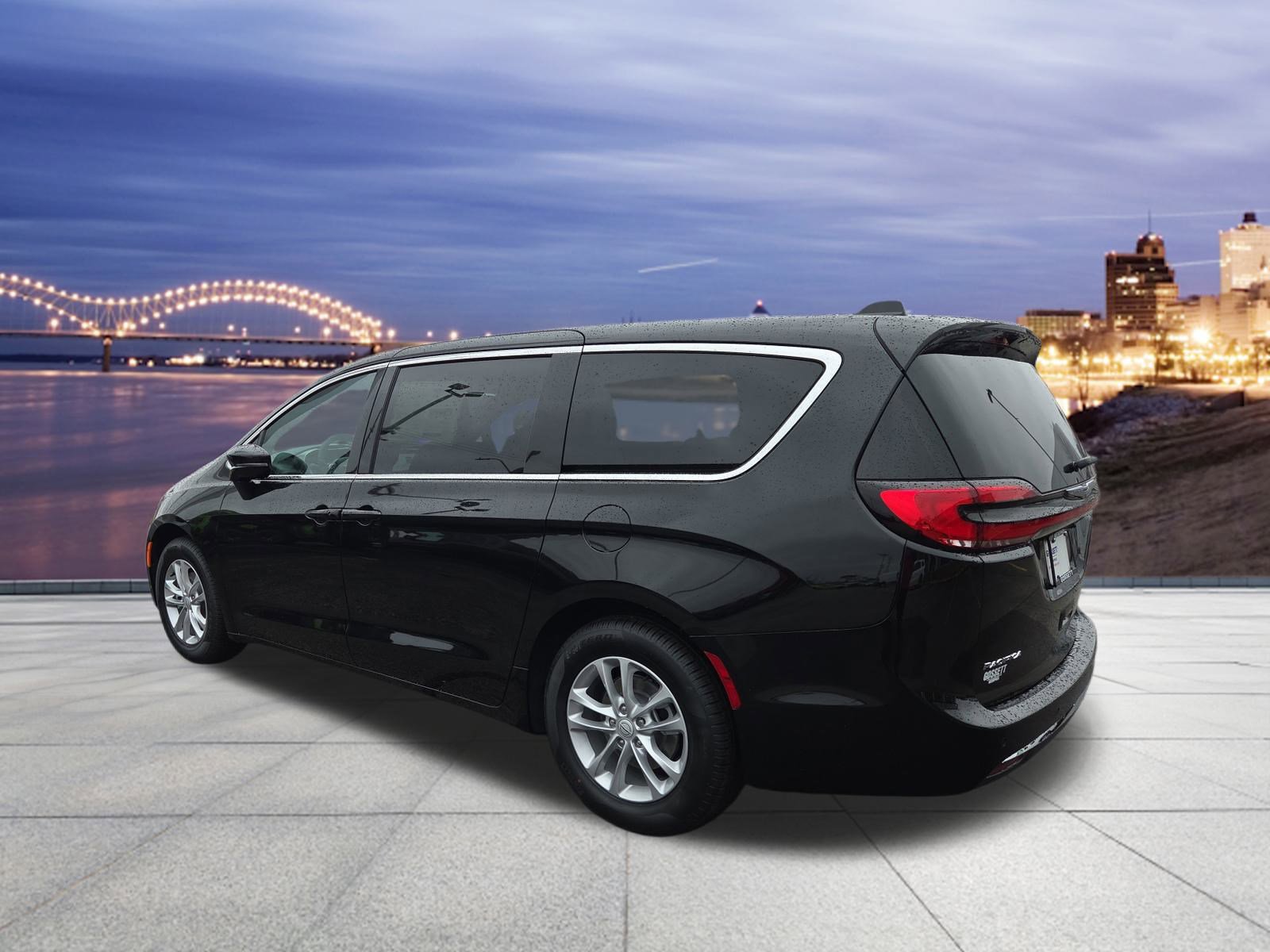 New 2026 Chrysler Pacifica Select image 3