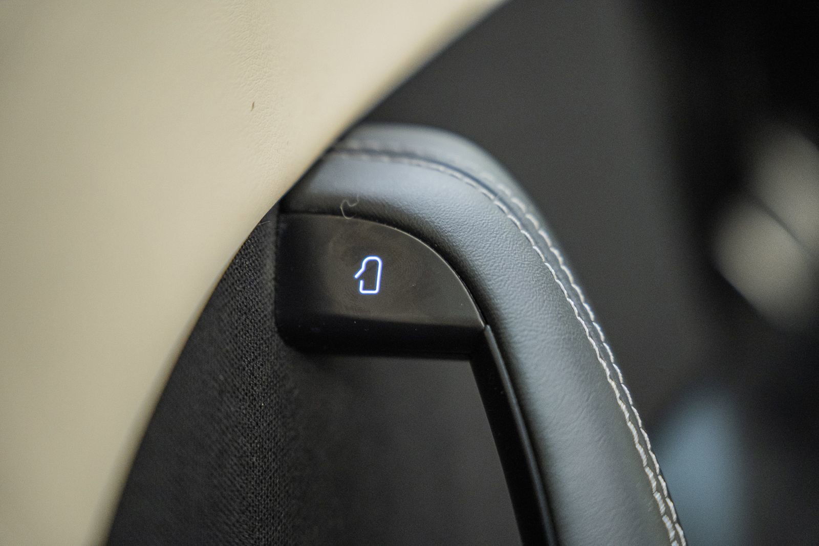 Used 2022 Tesla Model X image 41