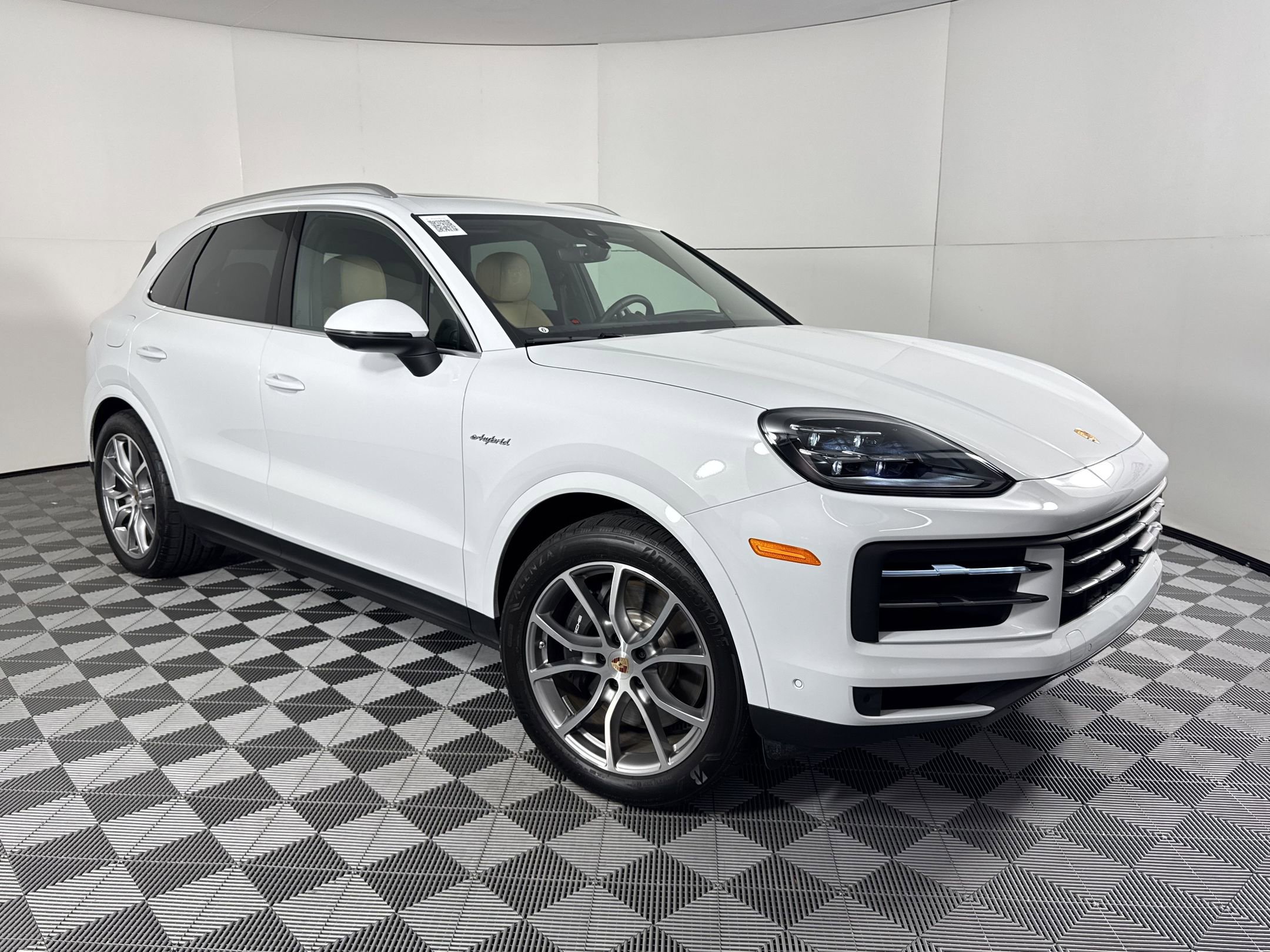 Certified 2025 Porsche Cayenne E-Hybrid image 7