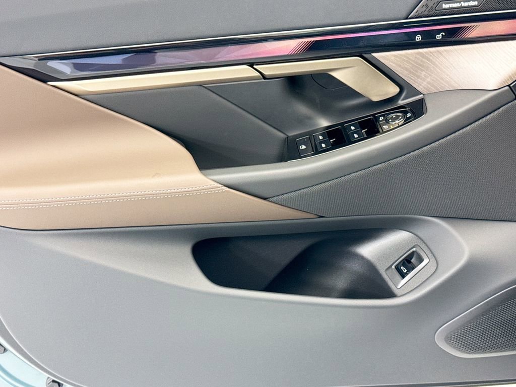 New 2026 BMW i5 eDrive40 w/ Premium Package image 22