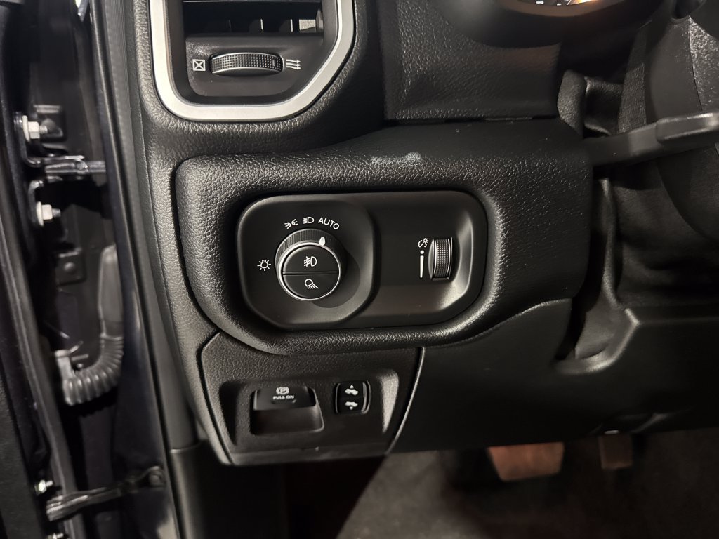 Used 2022 RAM 1500 Big Horn AWD/4WD image 34