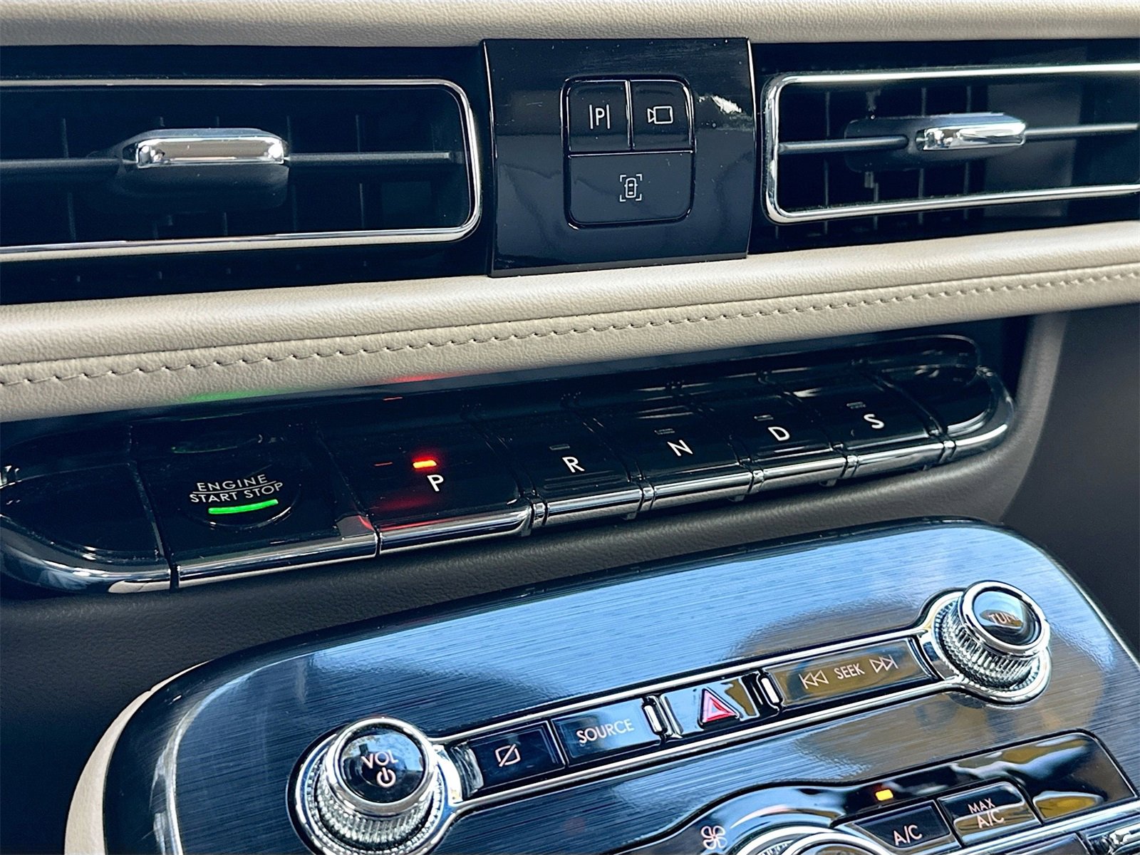 Used 2023 Lincoln Nautilus AWD w/ Premium Package image 17