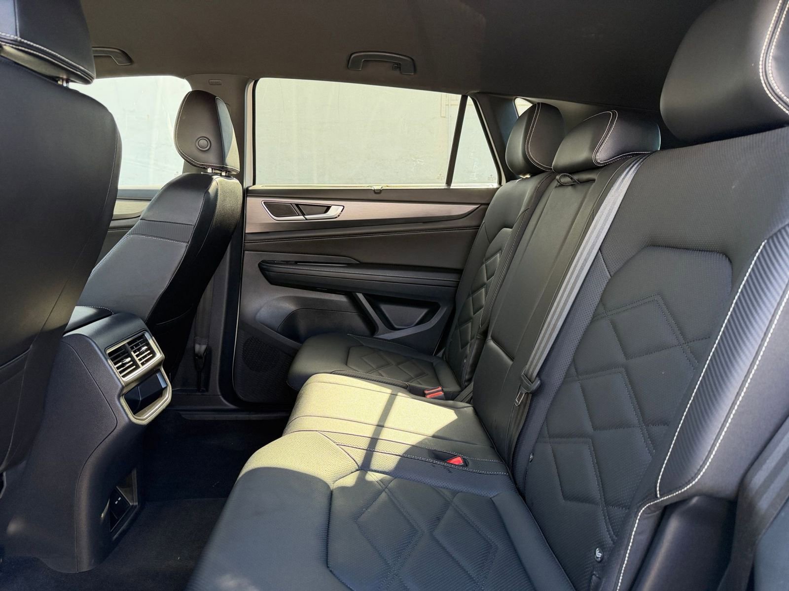 Used 2025 Volkswagen Atlas Cross Sport SE image 25