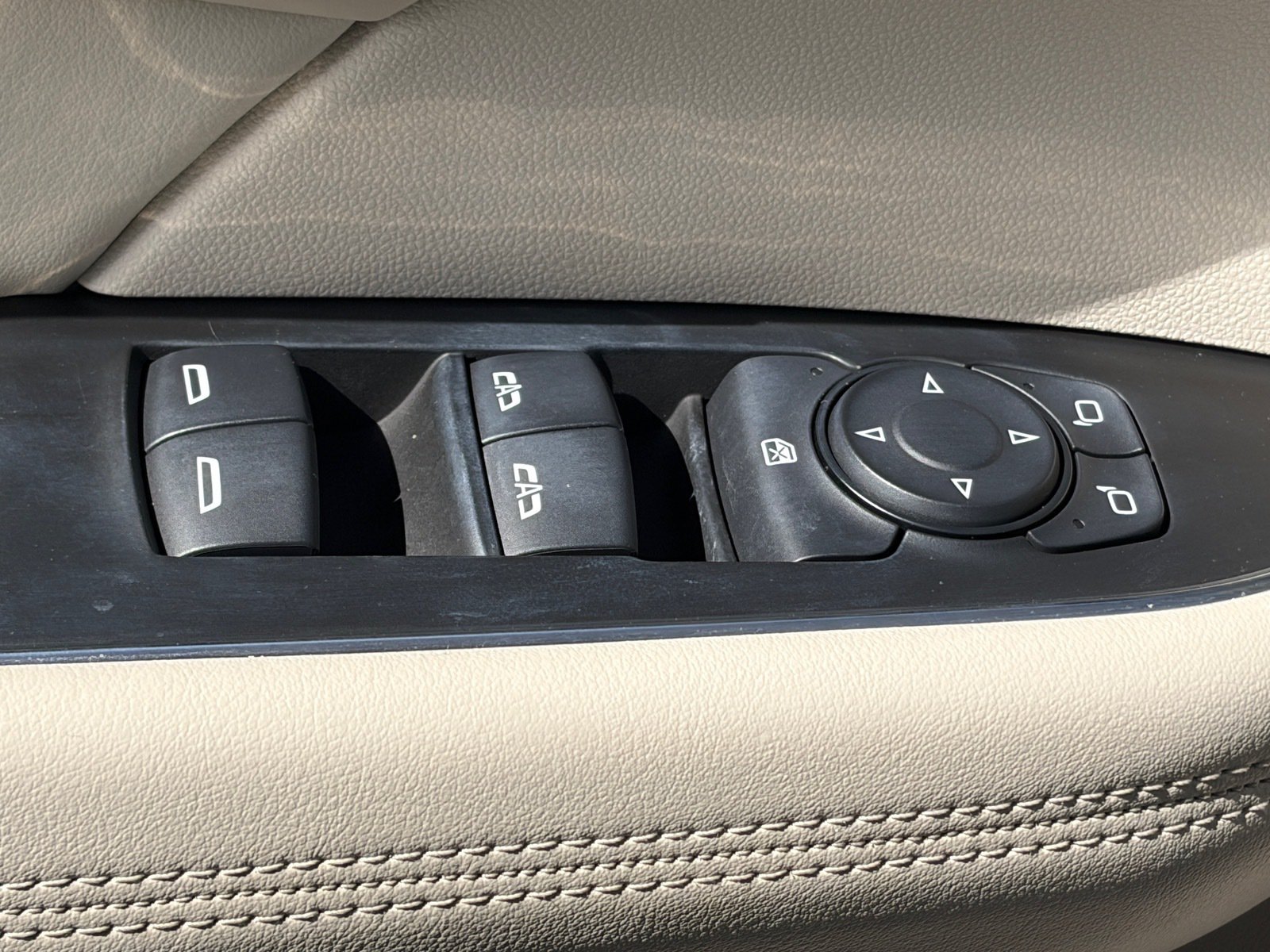Used 2021 Buick Envision Avenir w/ Technology Package II FWD image 17