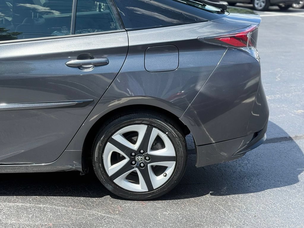 Certified 2016 Toyota Prius Three Touring FWD image 4