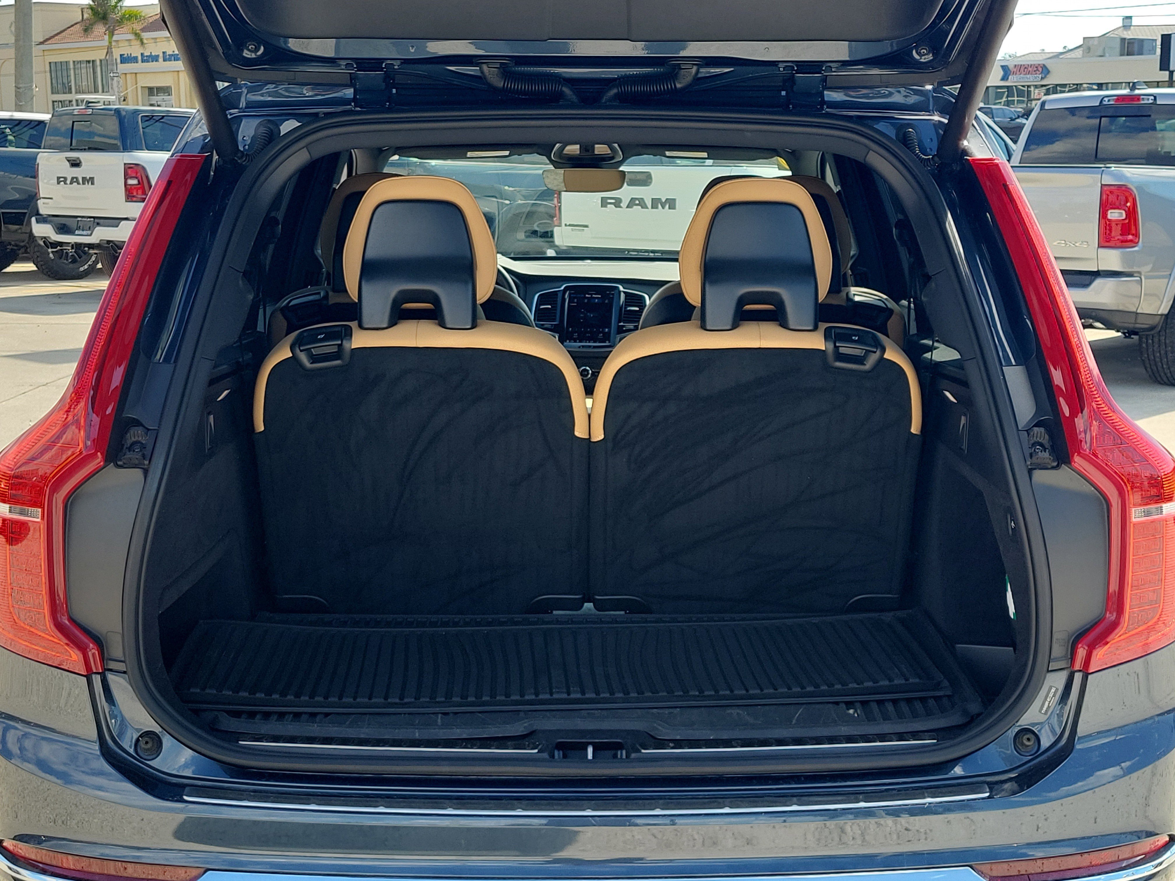 Used 2025 Volvo XC90 T8 Ultra w/ Protection Package Premier image 12