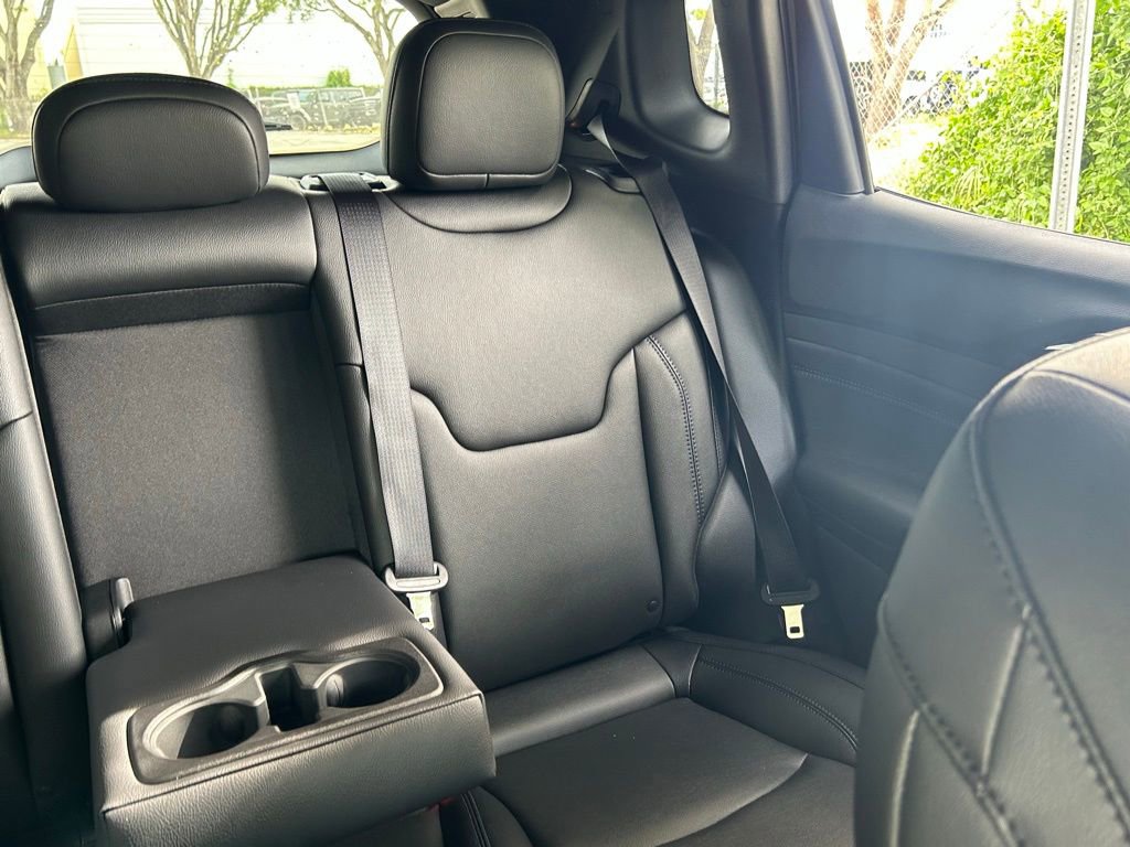 New 2025 Jeep Compass Limited w/ Sun & Sound Group AWD/4WD image 16