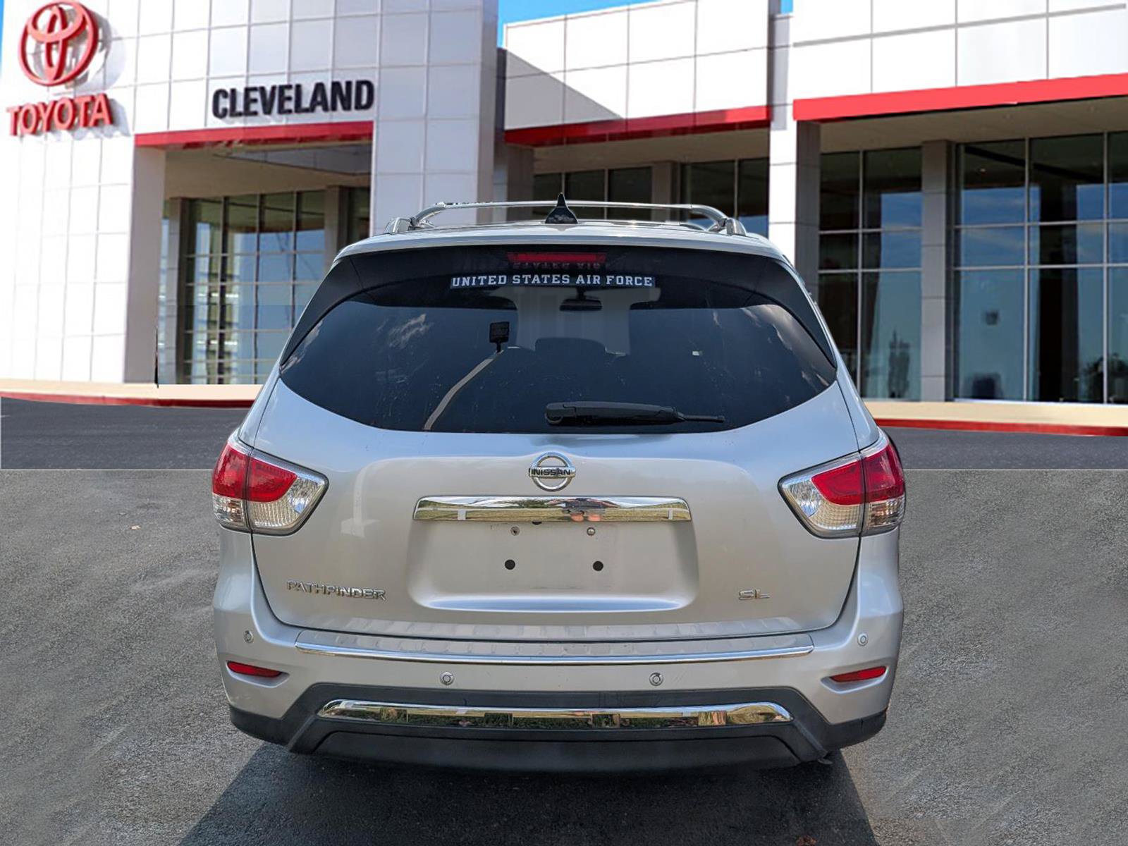 Used 2013 Nissan Pathfinder SL FWD image 6