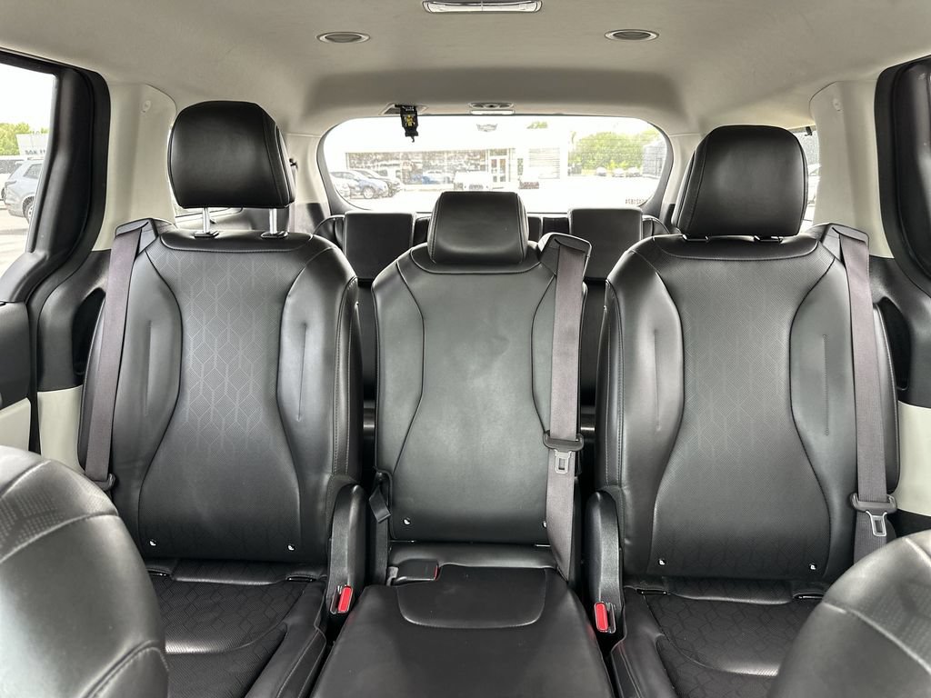 Used 2024 Kia Carnival EX FWD image 13
