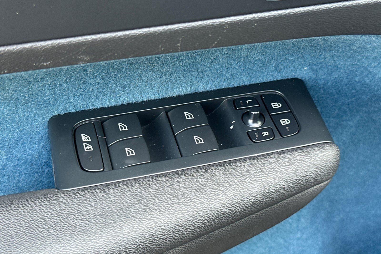 Certified 2023 Volvo C40 P8 Recharge Plus AWD/4WD image 12