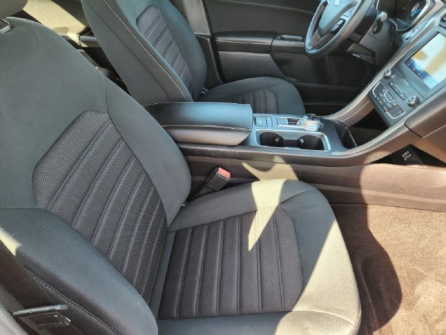 Used 2020 Ford Fusion SE FWD image 15