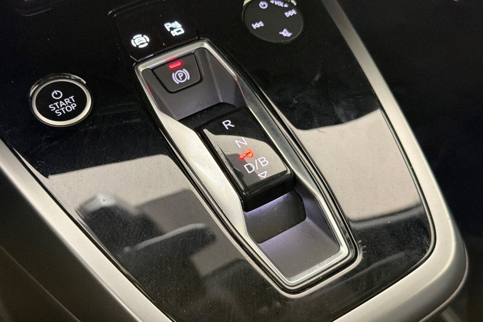 Certified 2023 Audi Q4 e-tron Premium Plus AWD/4WD image 21