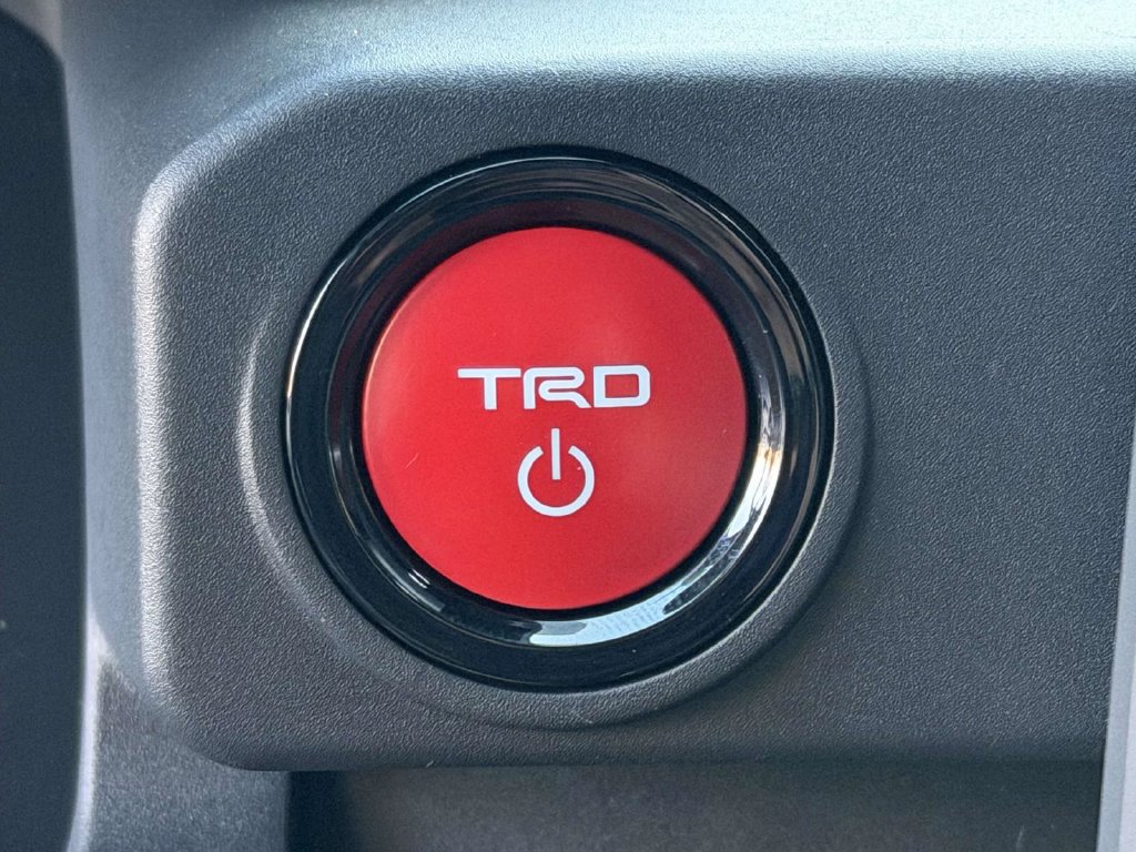 Used 2025 Toyota Tacoma TRD Sport AWD/4WD image 21