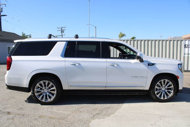 Used 2022 GMC Yukon XL Denali w/ Denali Premium Package AWD/4WD image 3