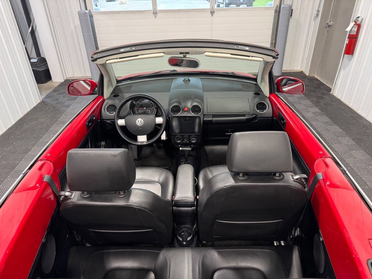 Used 2009 Volkswagen Beetle Convertible FWD image 25