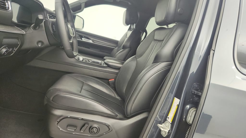 Used 2024 Jeep Wagoneer Series II w/ Flexible Seating Group RWD image 14
