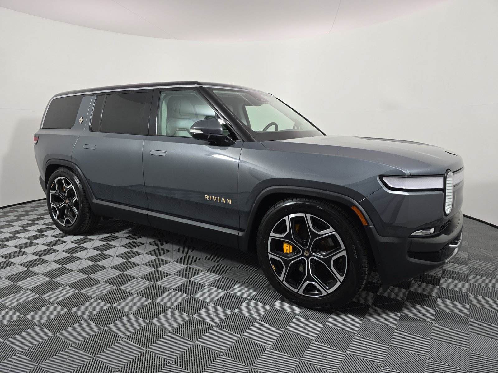 Used 2024 Rivian R1S Adventure AWD/4WD image 7