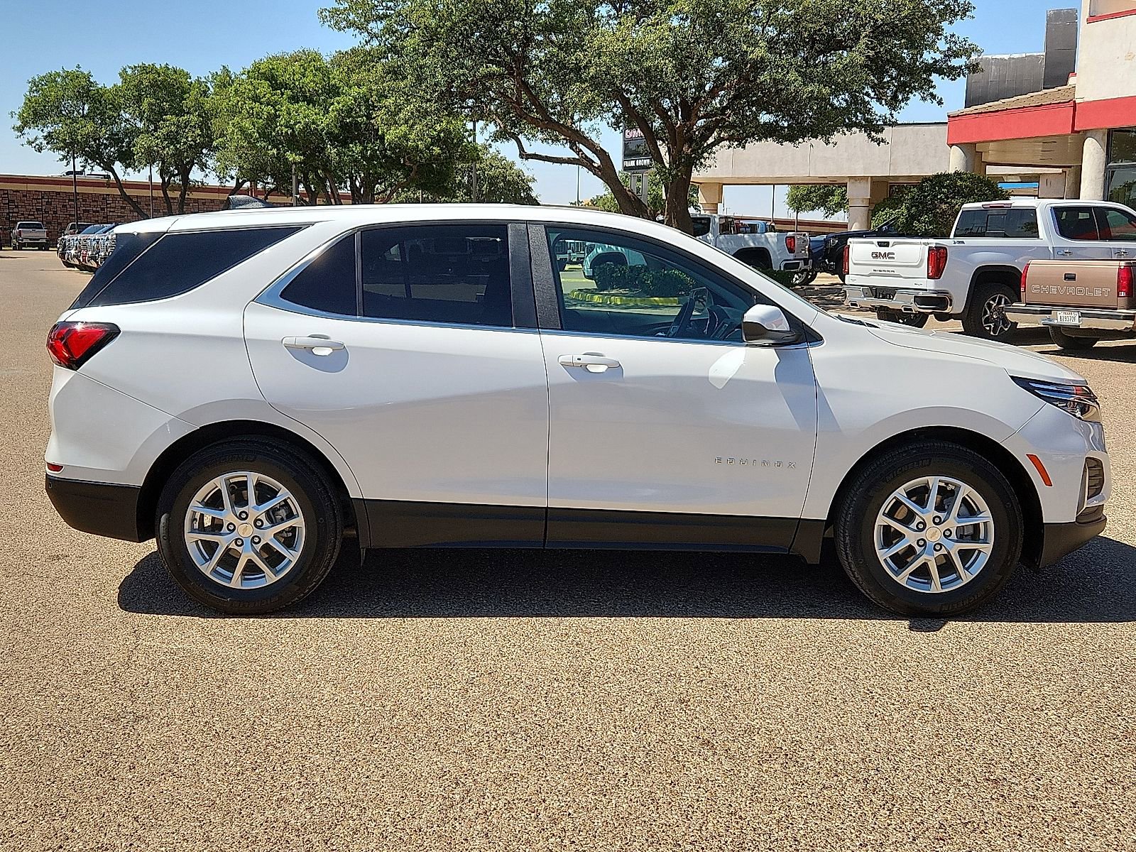 Used 2023 Chevrolet Equinox LT FWD image 5
