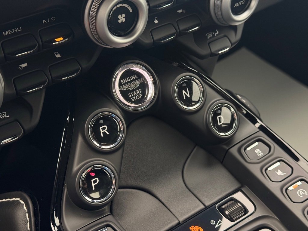 Used 2021 Aston Martin V8 Vantage Coupe image 17