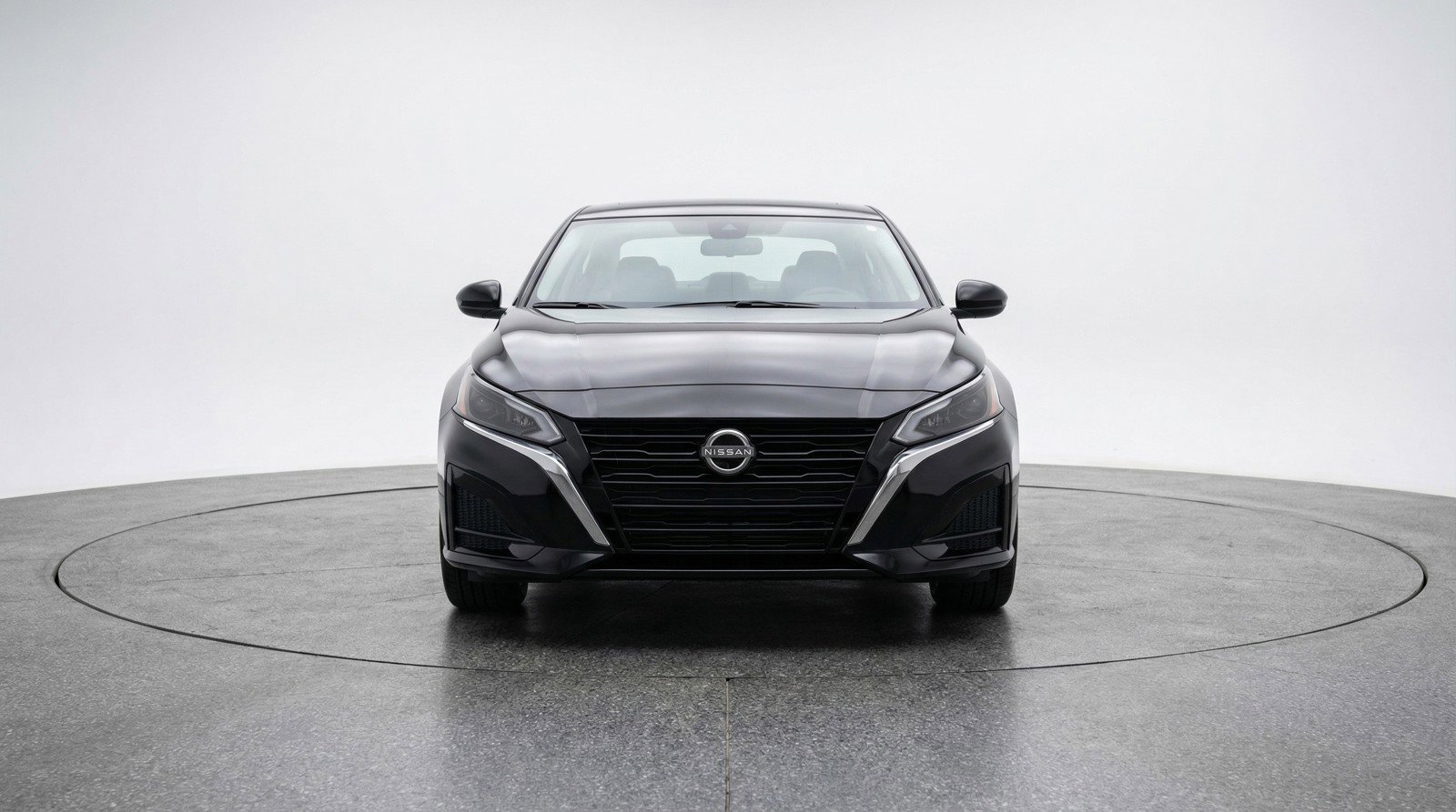 Used 2025 Nissan Altima 2.5 SV FWD image 2