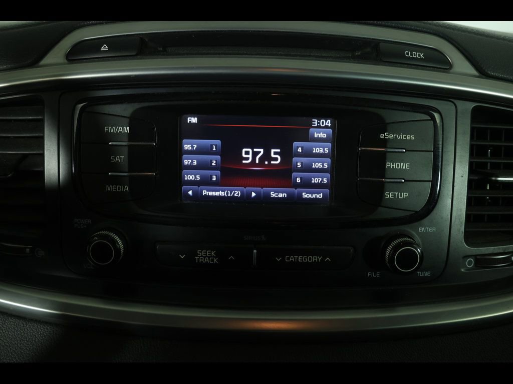 Used 2016 Kia Sorento EX image 19