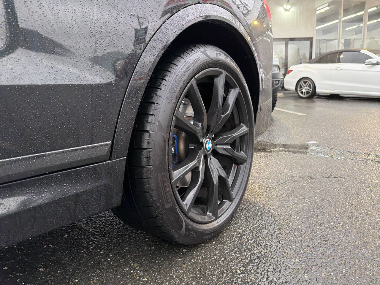 Used 2019 BMW X7 xDrive50i w/ M Sport Package image 3