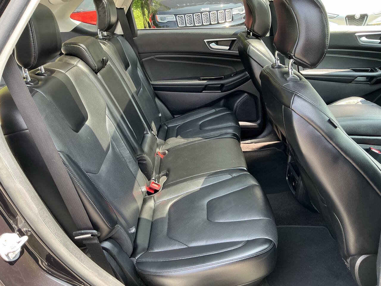 Used 2019 Ford Edge Titanium w/ Equipment Group 301A AWD/4WD image 21