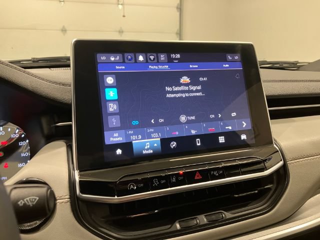Used 2025 Jeep Compass Limited AWD/4WD image 31