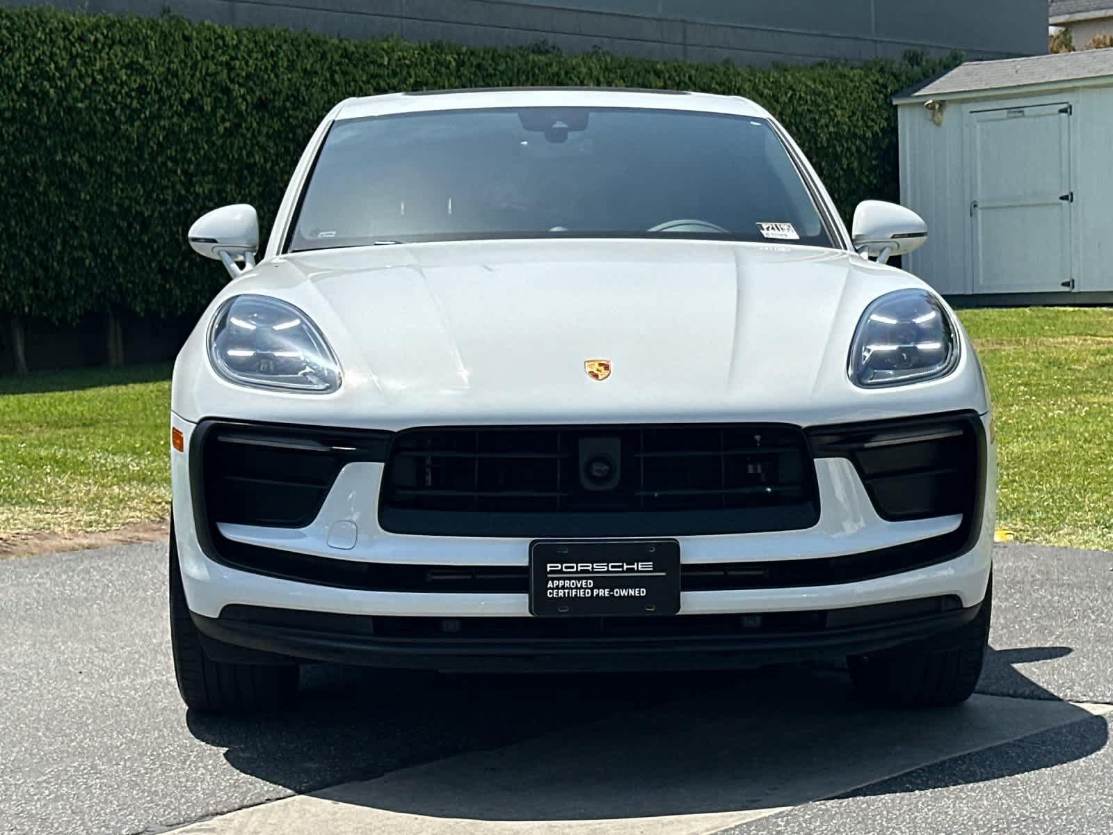 Certified 2025 Porsche Macan AWD/4WD image 11