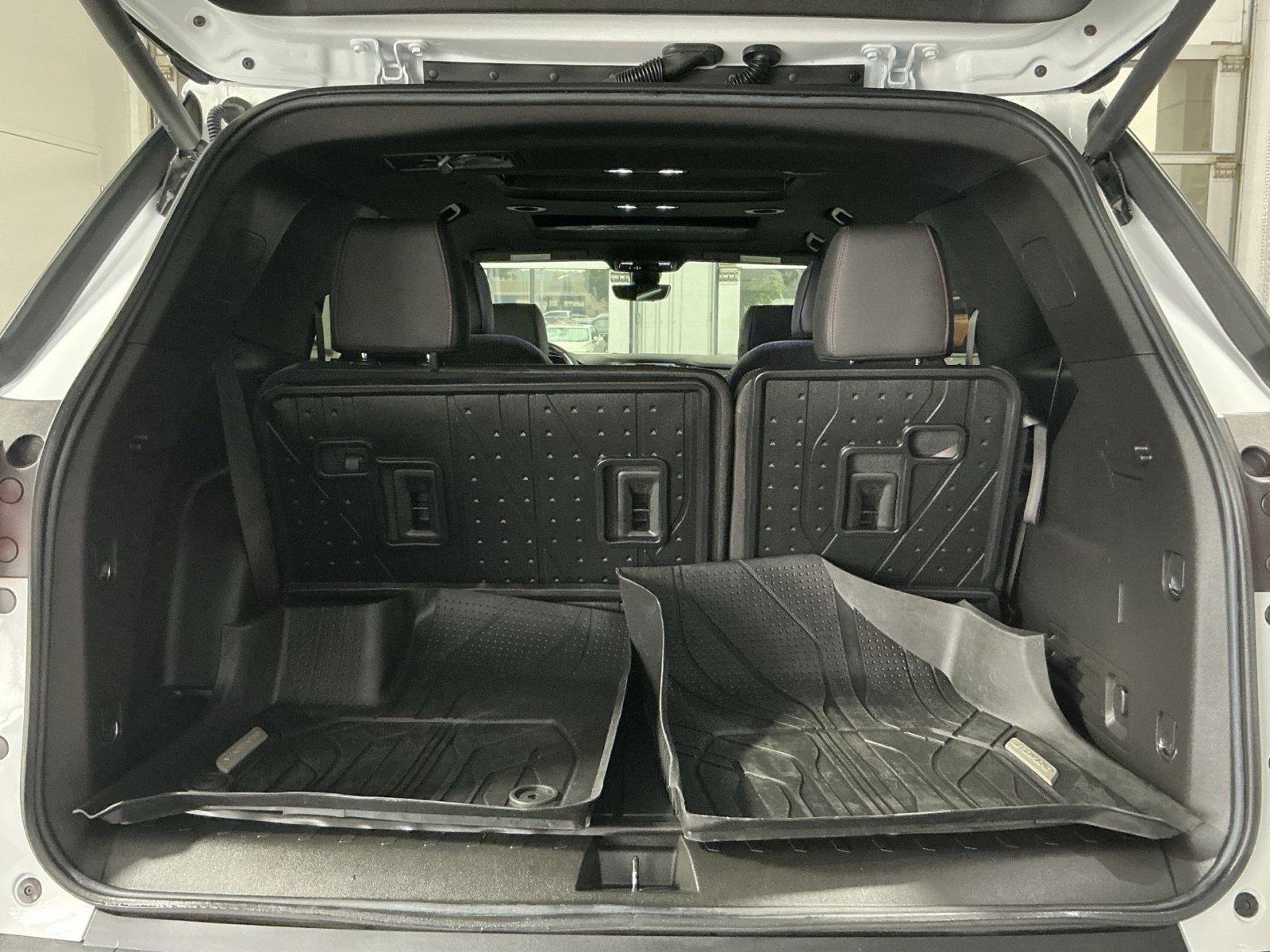 Used 2023 Chevrolet Traverse RS w/ LPO, Floor Liner Package AWD/4WD image 27